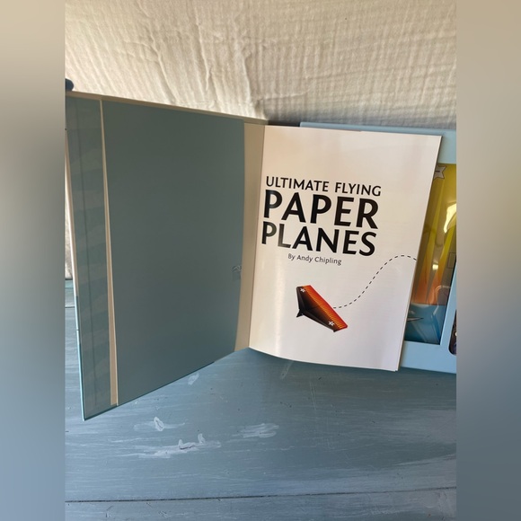 Paper planes kit and book - Picture 13 of 14